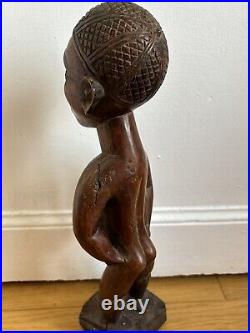 Statue africaine art tribal statue en bois patine brun rouge et cavité Congo