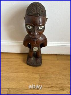 Statue africaine art tribal statue en bois patine brun rouge et cavité Congo