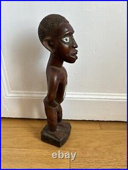 Statue africaine art tribal statue en bois patine brun rouge et cavité Congo