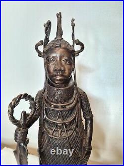 Statue femme reine en bronze nigeria / art africain