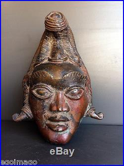 Sublime Masque Africain En Bronze Avec Une Très Jolie Patine