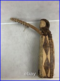 Sublime Ngombi, Tsogho en bois et peau léger fait main XIX, XXe africain bois