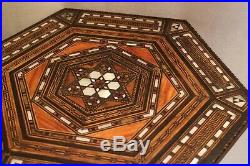 Table syrienne guéridon hexagonal Moyen-Orient à décor marqueté incrusté nacre