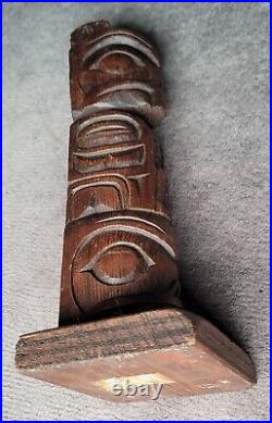 Totem Indien Kwakiutl Côte Pacifique Nord-Ouest Canada 24,5 cm bois bien sculpté