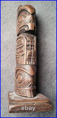 Totem Indien Kwakiutl Côte Pacifique Nord-Ouest Canada 24,5 cm bois bien sculpté