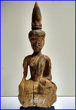 Très ancien Bouddha en bois Royaume de Lanna Nord Thaïlande