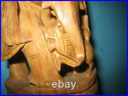 Un éléphants de parade en bois sculté origine indes N°B38
