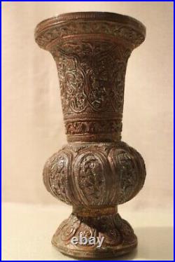 Vase ancien en cuivre bronze à décor ciselé Indo-persan Art de l'Islam
