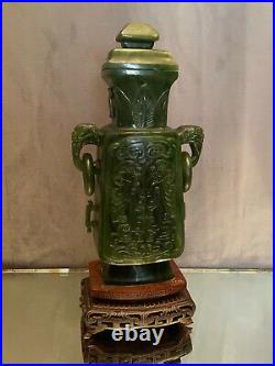 Vase couvert en jade vert sculpté Chine