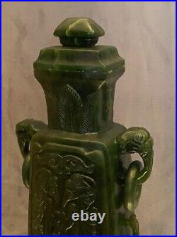 Vase couvert en jade vert sculpté Chine