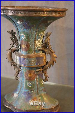 Vase en émail cloisonné Chine Japon fin 19e anses aux dragons en bronze enamel